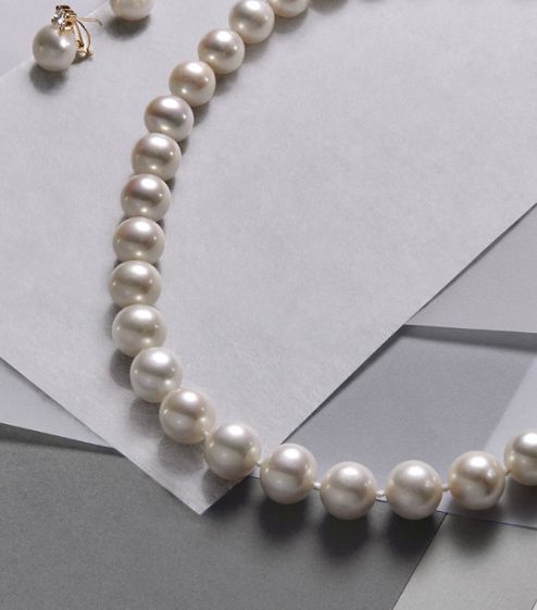 How to match a pearl necklace with earrings